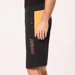 Oakley Seeker Short 2.0 -Cycling Pro Shop FOA404905 9YD ombk1202