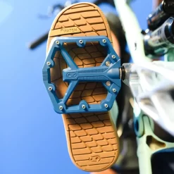 Crankbrothers Stamp 1 V2 Red -Cycling Pro Shop Stamp 1 V2 PDP 4 40a36629 81bb 42e4 a92e 4e0c73c0e7f6 1800x1800 2