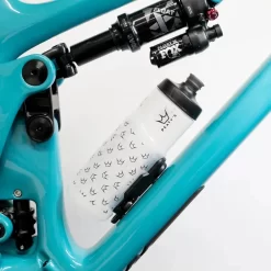 Peaty's X Fidlock Lockin Bottle -Cycling Pro Shop lighter